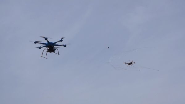 空中發(fā)16平米大網(wǎng)小型無人機捕獲器