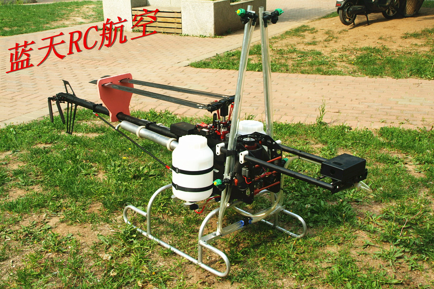 藍(lán)天RC先鋒一號(hào)油動(dòng)農(nóng)業(yè)植保機(jī)
