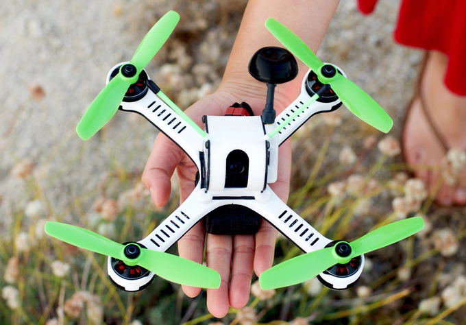 TANKY DRONE：瘋狂的FPV賽車四軸飛行器