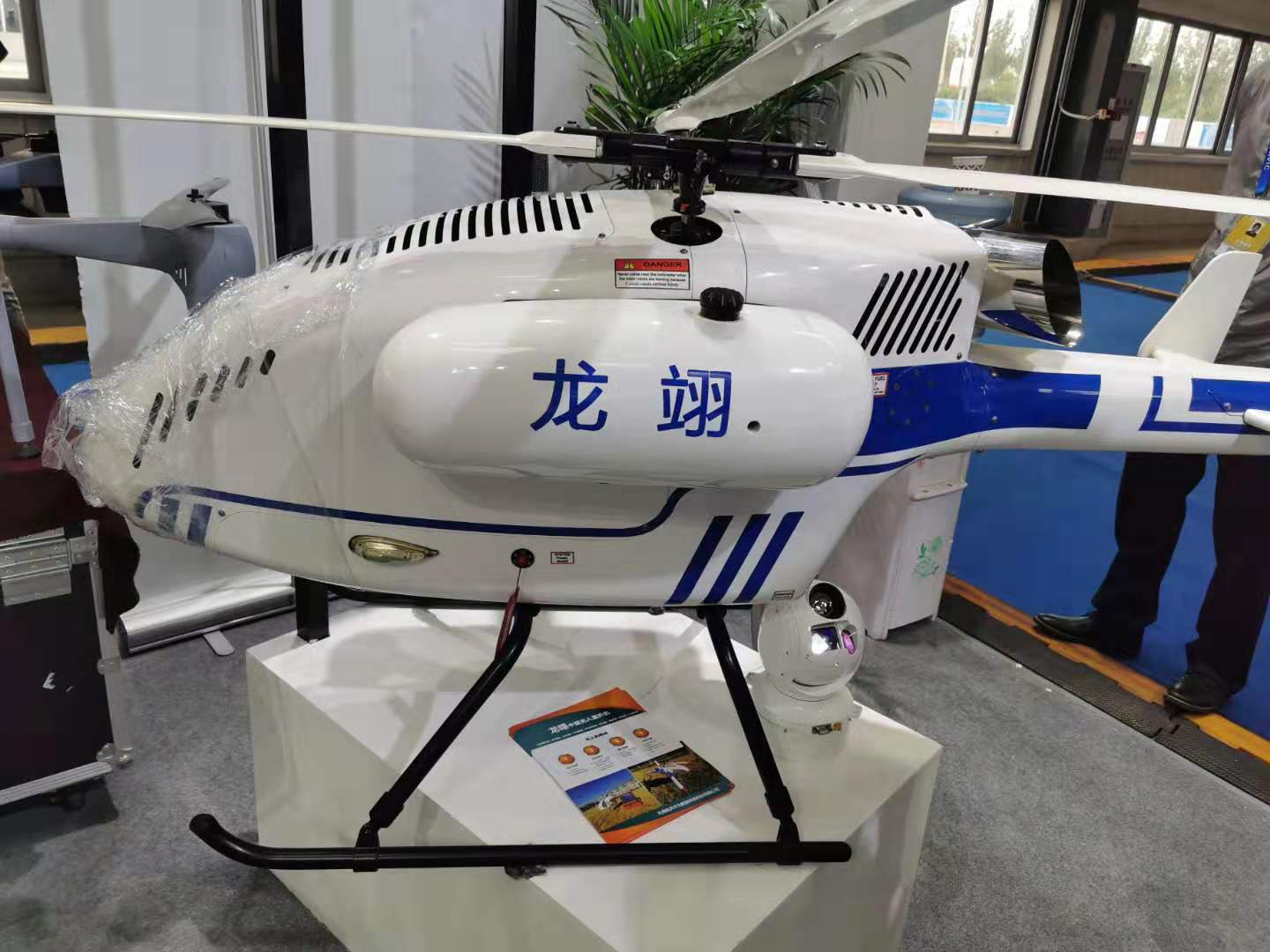 龍詡中型無人直升機