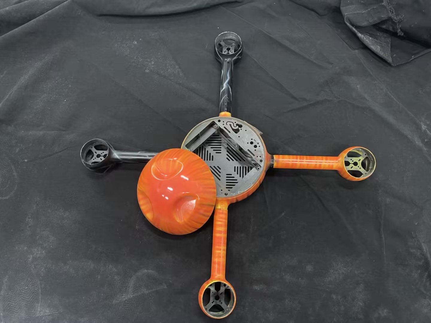 碳纖維復(fù)合材料無人機(jī)機(jī)架定制一體成型